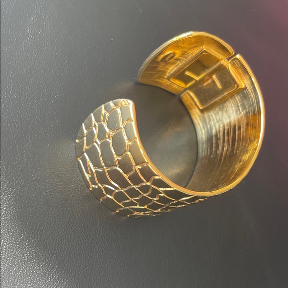 Kenneth Jay Lane KJL Gold Croc Texture Wide Hinged Cuff Bracelet Vintage - Picture 5 of 5